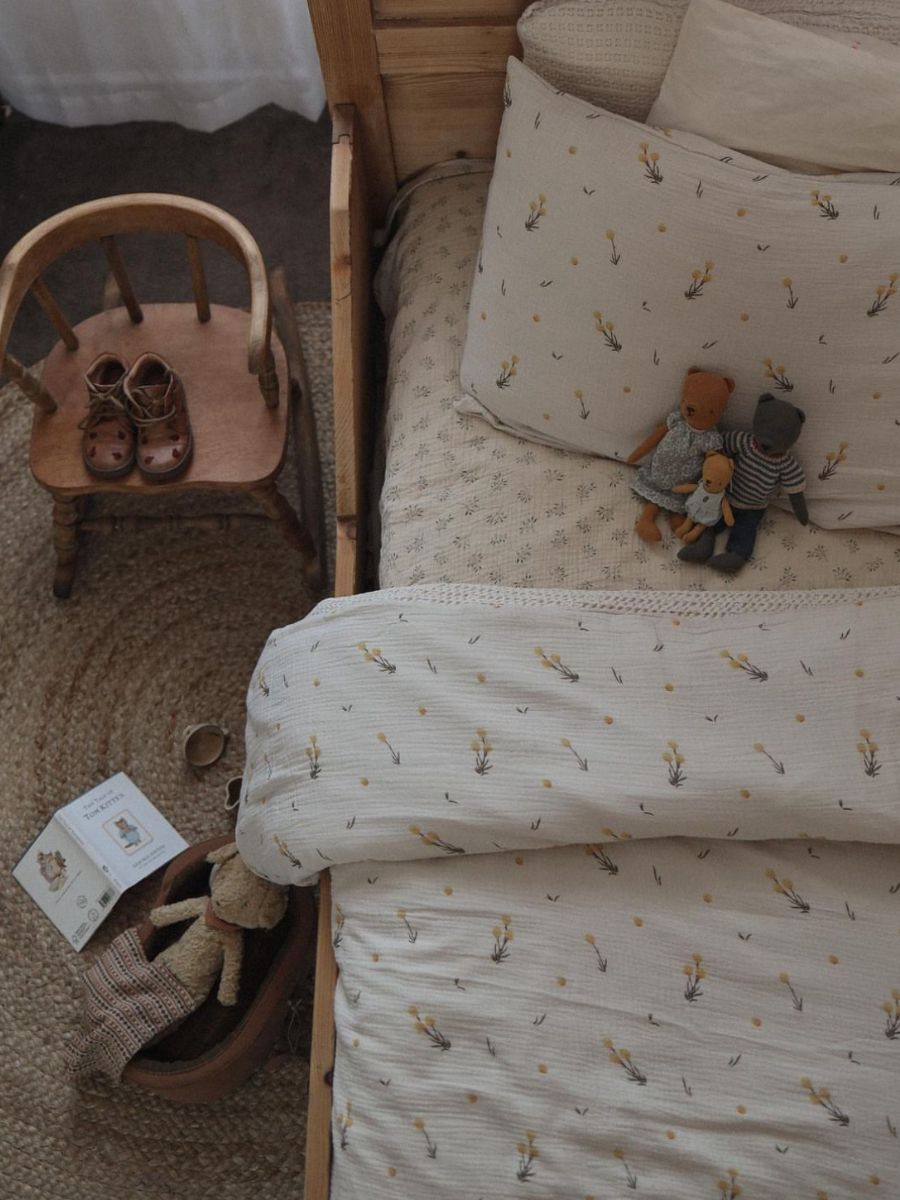 the most beautiful scandi vintage inspired GOTS Organic Single Bed Sheets for kids in neutral colours and Australian Billy Button Flowers.