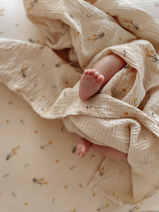 The most beautiful neutral baby swaddles / blankets that have a scandi vintage design and cute billy button flowers made of 100% GOTS organic cotton and are non-toxic.